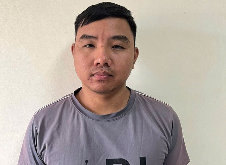 Tài xế taxi buồn ngủ tông 2 người thương vong trong đêm rồi bỏ trốn - Ảnh 1.