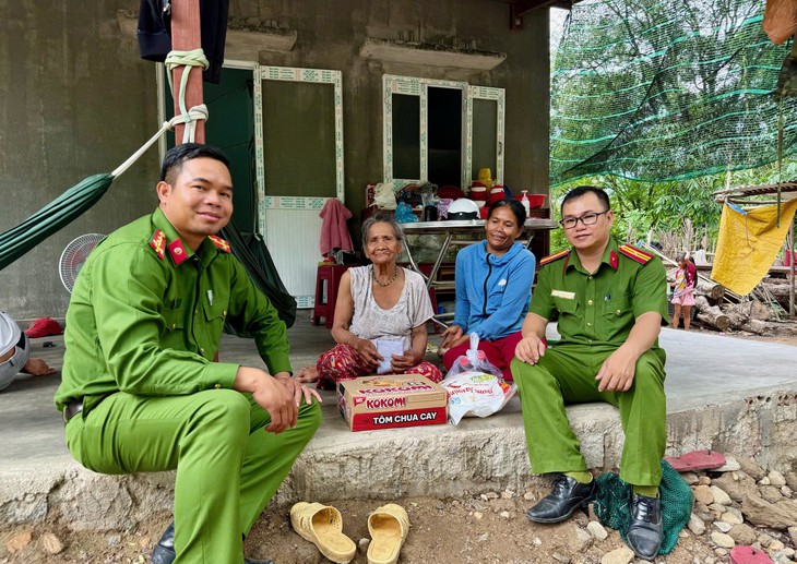 Chuyện mỗi tuần một chuyến đi tại công an một xã - Ảnh 2.