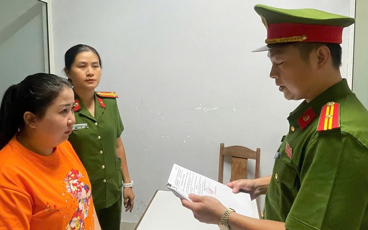 Khởi tố 10 đối tượng dùng dao kiếm chém người tại quán bia - Ảnh 4.