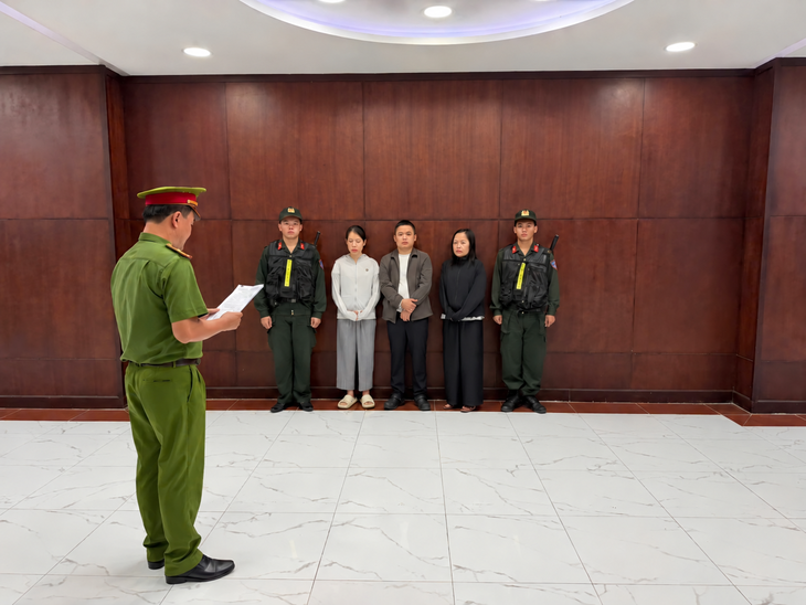 Khởi tố "nguồn cung" hơn 100.000 sản phẩm giảm cân chứa chất cấm cho Ngân 98 - Ảnh 1.