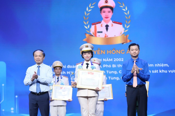 Tôn vinh những người chọn cách sống đẹp lặng thầm mà bền bỉ- Ảnh 1.