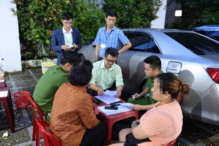 Người dân phản ánh sợi 'lạ' trong tô bún bò ở Huế- Ảnh 1.