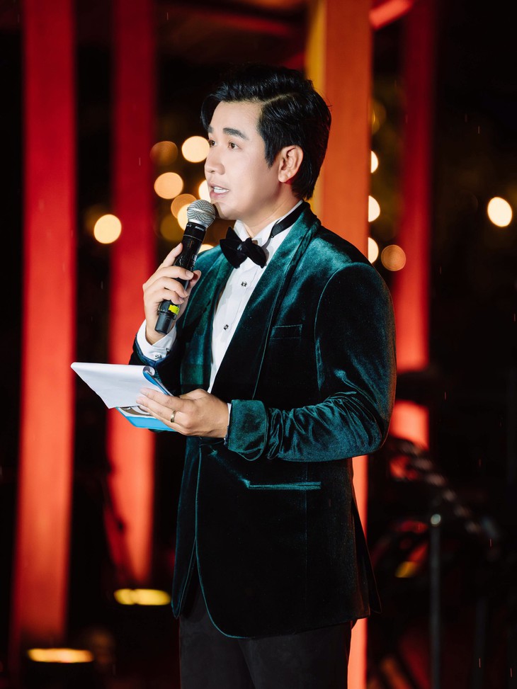 Nam MC thay Quyền Linh dẫn chương trình 'Vì bạn xứng đáng' là ai?- Ảnh 2.