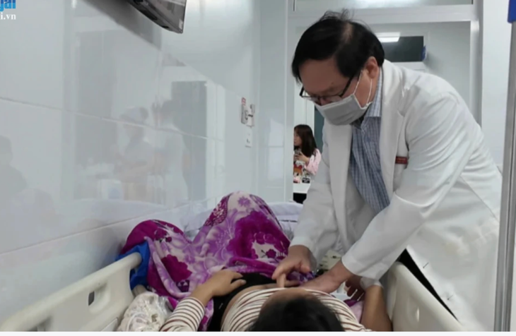 Bộ Y tế vào cuộc vụ 18 người ở Quảng Ngãi nhập viện sau ăn bánh mì- Ảnh 1.