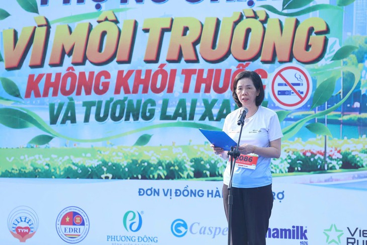 Gần 2.000 người chạy vì môi trường không khói thuốc, lan toả bảo vệ sức khoẻ phụ nữ, trẻ em- Ảnh 1.