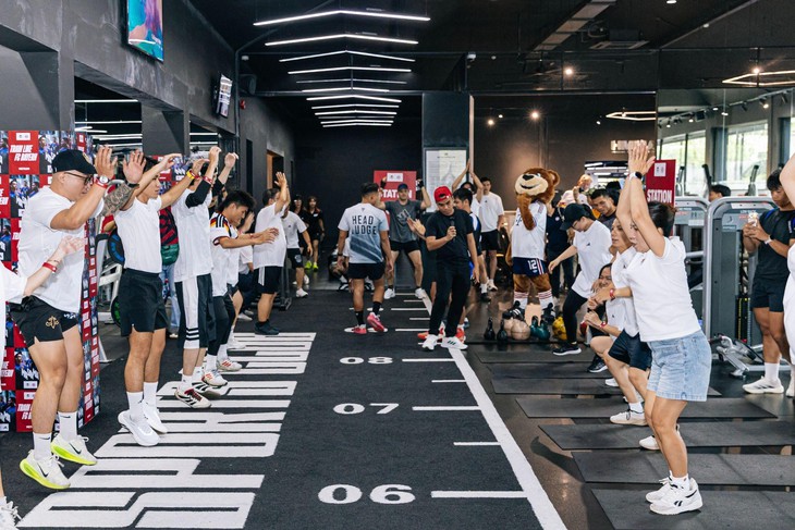 Người yêu thể thao TPHCM thử sức với 10 trạm tập luyện cùng FC Bayern - Ảnh 1.