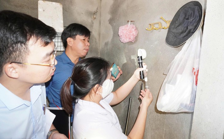 Thanh Hóa: Khẩn trương khoanh vùng, dập ổ dịch sốt xuất huyết tại phường Hạc Thành- Ảnh 4.