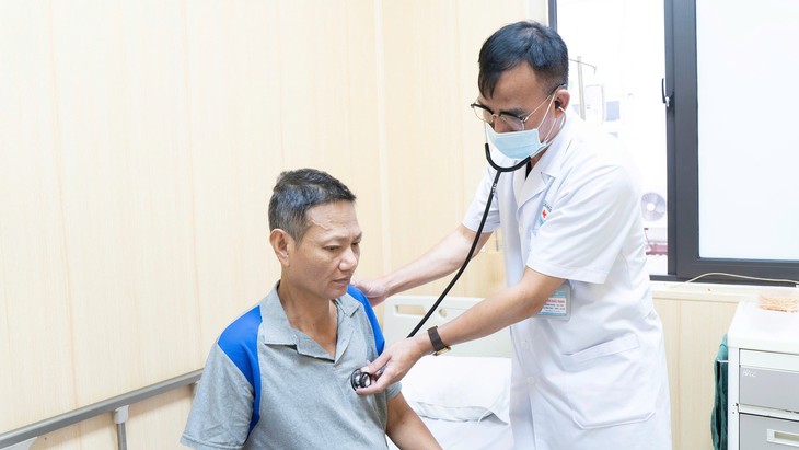 Bác sĩ hiến máu tại chỗ, cứu bệnh nhân xuất huyết tiêu hóa nguy kịch- Ảnh 1.