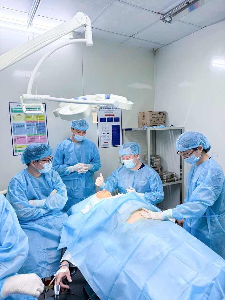 BS Giang Đức – chuyên gia Đinh Đoàn: Đồng hành cùng phụ nữ tìm lại thanh xuân - Ảnh 3.