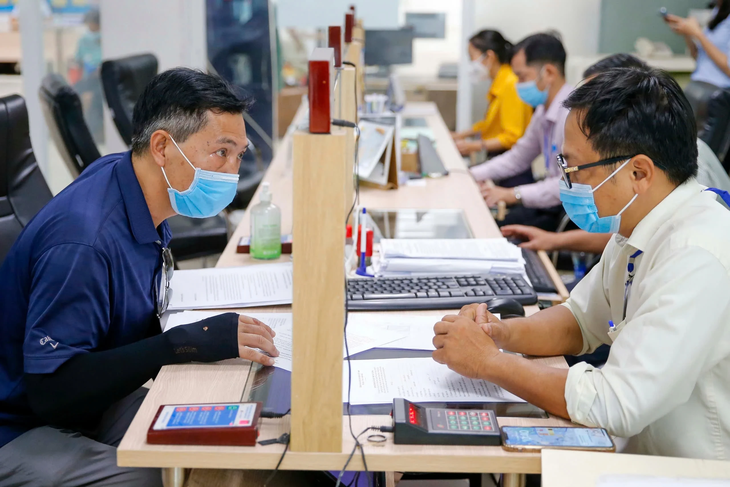Những ngành nghề nào được nghỉ hưu trước tuổi mới nhất theo quy định - Ảnh 1.