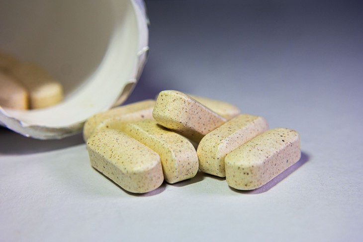 Có nên bổ sung glucosamin để bảo vệ khớp gối? - Ảnh 1.