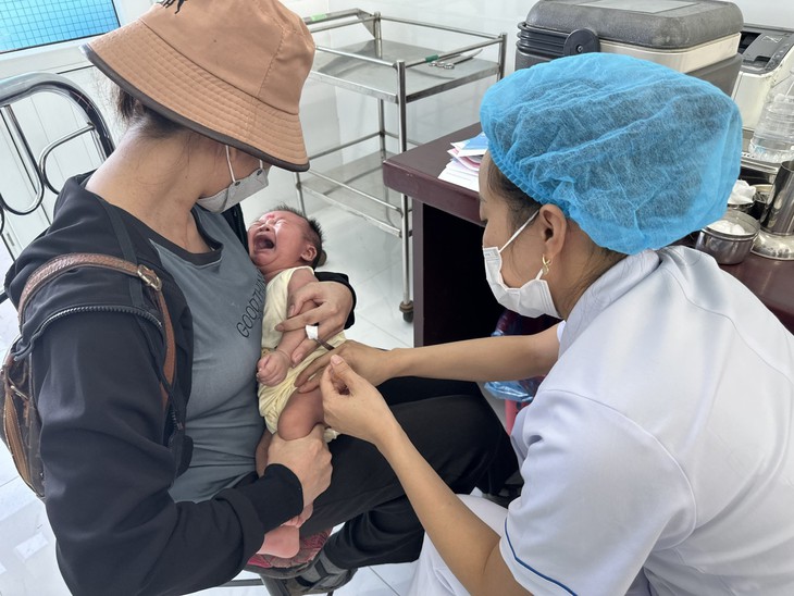Bộ Y tế thông tin về phụ cấp đối với nhân viên y tế, cộng tác viêndânsố - Ảnh 1.