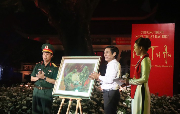 Lời hẹn trở về của người lính trong tranh họa sĩ Lê Sa Long- Ảnh 1.