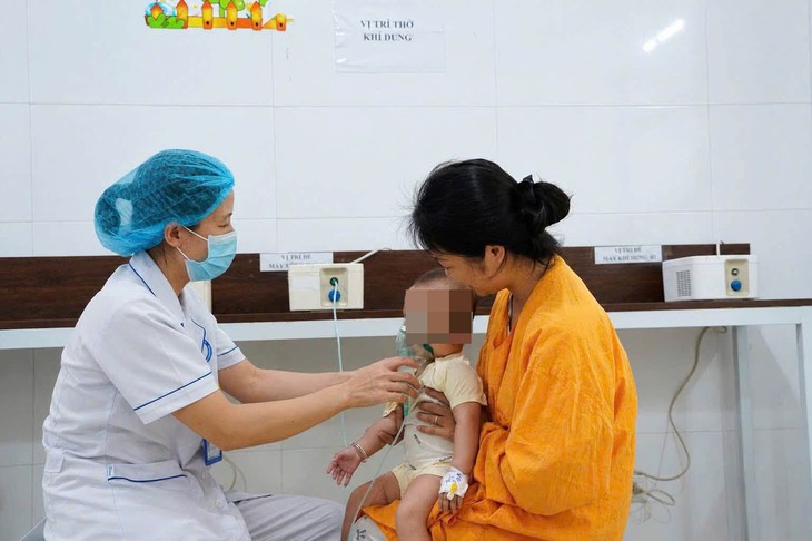 Gia tăng trẻ nhập viện do virus gây viêm phổi - Ảnh 1.