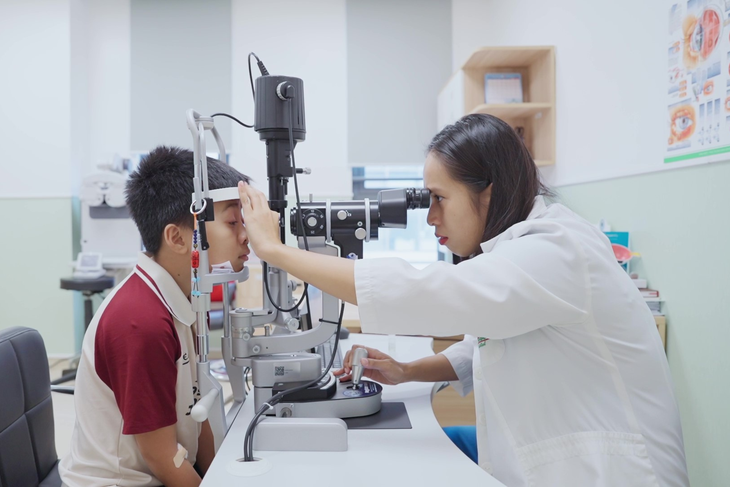 Ghép giác mạc cho bé 11 tuổi - Kiểm soát an toàn đa lớp- Ảnh 1.