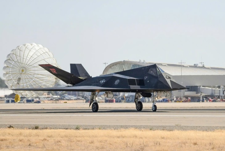 F-117 Nighthawk biệt danh “Kẻ vượt trội” của Mỹ chuẩn bị tái xuất - Ảnh 1.