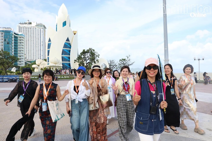 Thí điểm miễn thị thực cho khách Trung Quốc đến Khánh Hòa đến hết năm 2027- Ảnh 1.