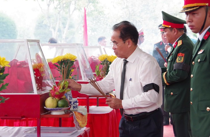 Truy điệu, an táng 14 hài cốt liệt sĩ tại Hội An- Ảnh 2.
