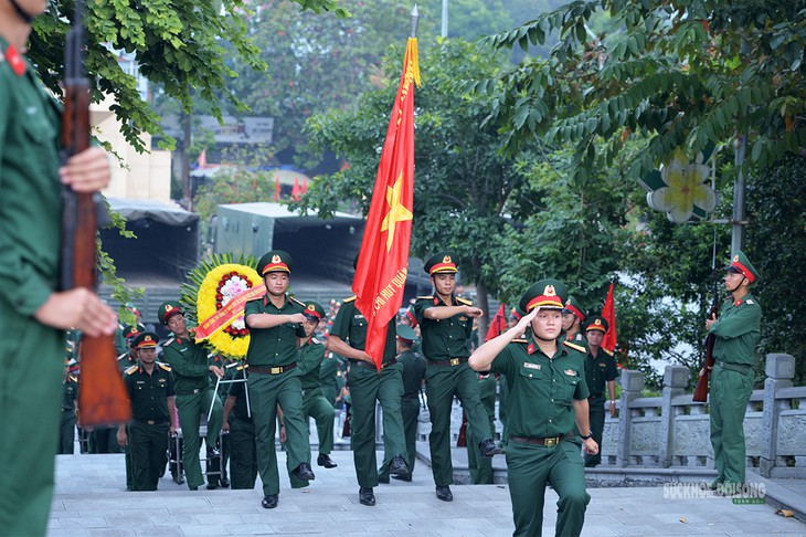 Diễn tập nghi thức đón 93 hài cốt liệt sĩ về Nghĩa trang Vị Xuyên - Ảnh 1.