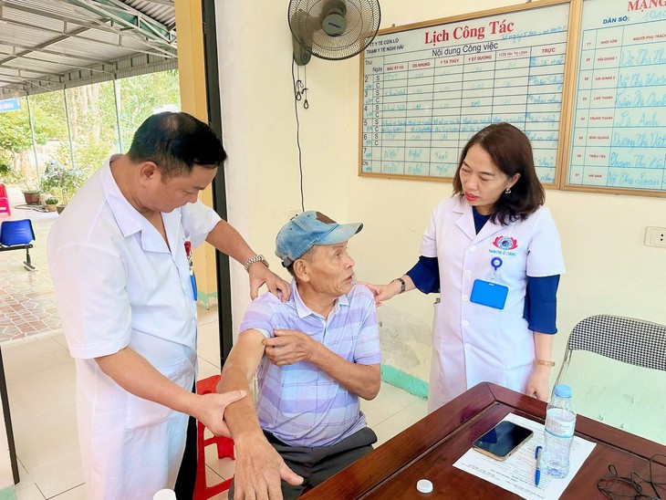 Phát hiện nhiều bệnh lý ở người cao tuổi qua khám sàng lọc tại cộng đồng - Ảnh 2.