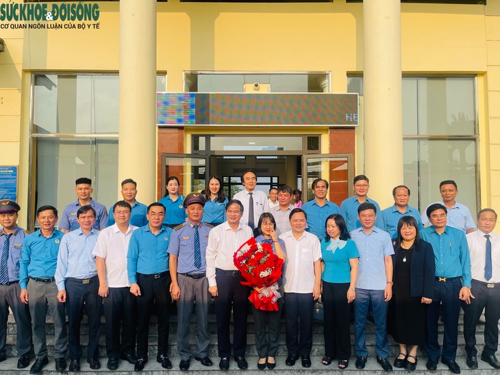 Chủ tịch Tổng Liên đoàn Lao động Việt Nam thăm hỏi y, bác sĩ trên tàu PL1- Ảnh 4.