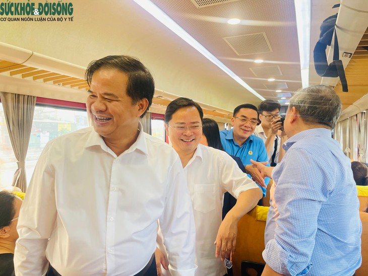 Chủ tịch Tổng Liên đoàn Lao động Việt Nam thăm hỏi y, bác sĩ trên tàu PL1- Ảnh 3.