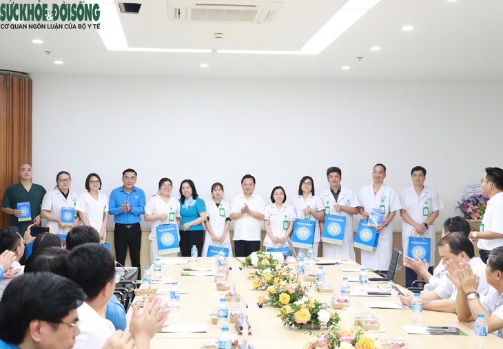 Lắng nghe tâm tư, nguyện vọng của y bác sĩ Bệnh viện Việt Đức tại Ninh Bình- Ảnh 4.