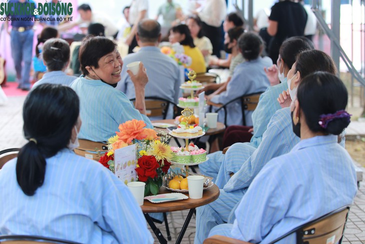 Trao yêu thương, tiếp sức phụ nữ trên hành trình điều trị bệnh- Ảnh 4.