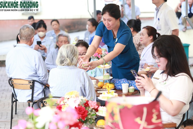 Trao yêu thương, tiếp sức phụ nữ trên hành trình điều trị bệnh- Ảnh 6.