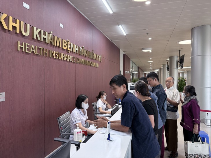 Cử tri kiến nghị giảm thủ tục hành chính về chuyển tuyến khám chữa bệnh BHYT,  - Ảnh 1.