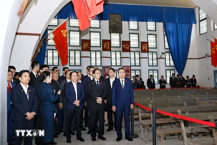 Chủ tịch Quốc hội Trần Thanh Mẫn thăm di tích lịch sử.... - Ảnh 1.
