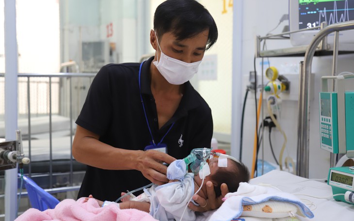 TPHCM: Ca mắc cúm tăng, bác sĩ cảnh báo nguy cơ ở trẻ nhỏ- Ảnh 4.