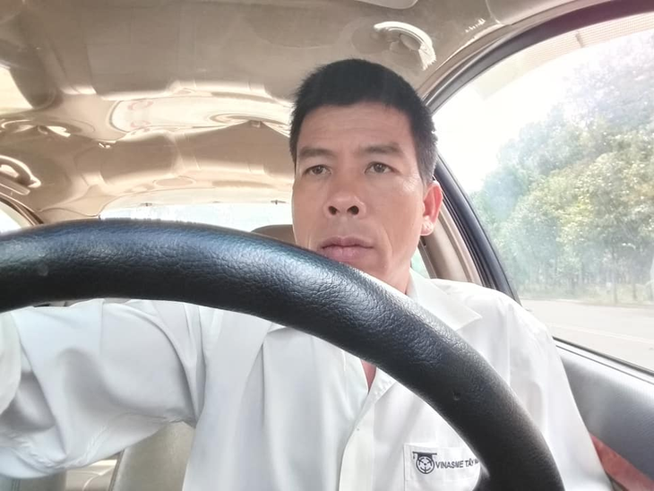 Người gần 30 năm ‘ôm’ vô lăng chia sẻ lái xe an toàn khi mưa, triều cường- Ảnh 1.