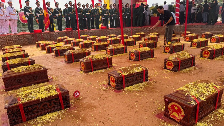 Hải Phòng truy điệu và an táng 56 hài cốt liệt sĩ, đồng bào tử nạn- Ảnh 5.