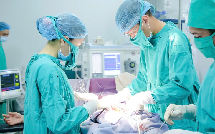 Xuyên đêm vượt biển cấp cứu sản phụ vỡ ối trên đảo Bản Sen- Ảnh 3.