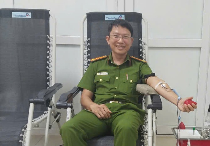Phó Trưởng Công an vượt 40km hiến máu cứu bé gái qua cơn nguy kịch - Ảnh 1.