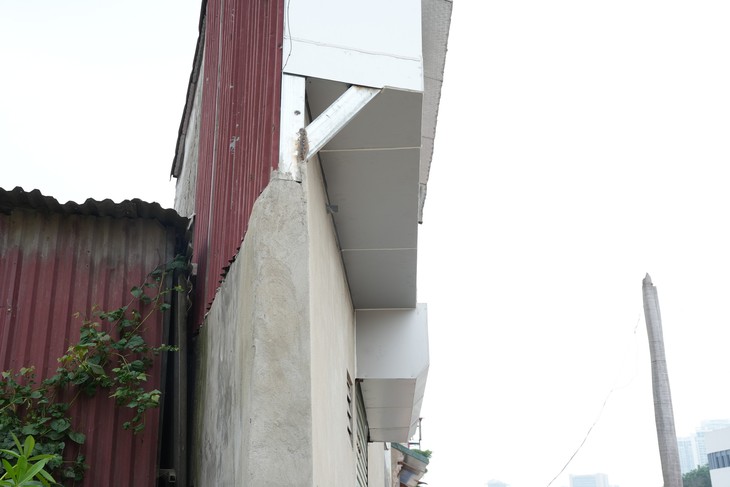 Nhà siêu mỏng, siêu méo 20cm xuất hiện trên tuyến đường Hà Nội- Ảnh 5.