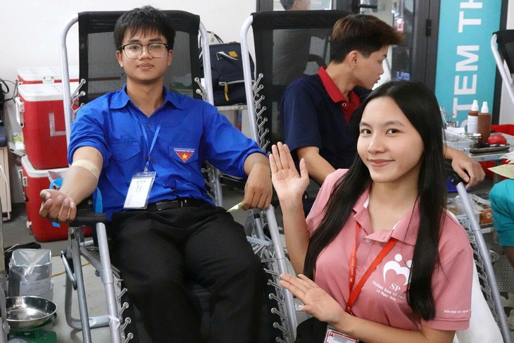 Hiến máu tình nguyện, nối dài hành trình sẻ chia của tuổi trẻ- Ảnh 2.