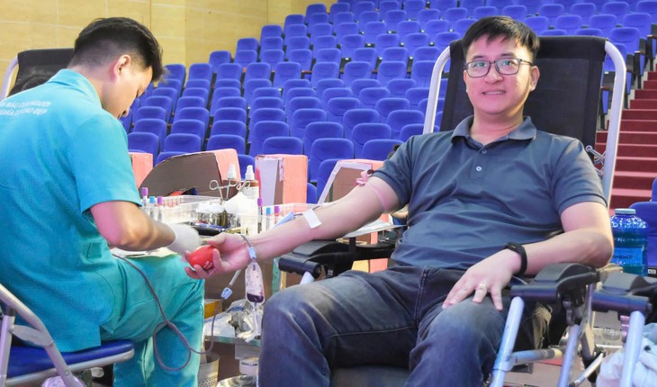 Hiến máu tình nguyện, nối dài hành trình sẻ chia của tuổi trẻ- Ảnh 8.
