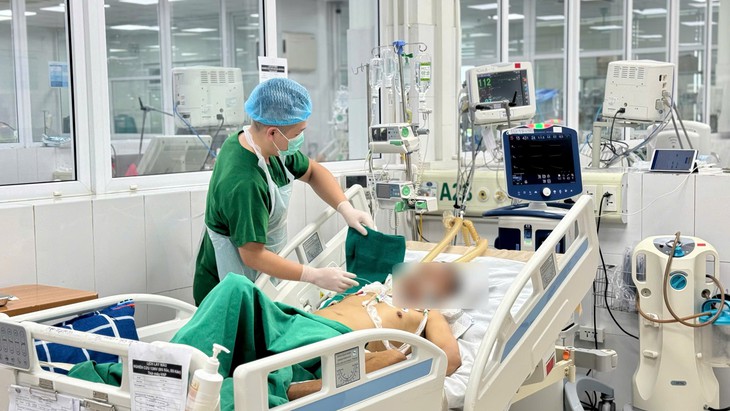 Một người từ Congo về nước mắc sốt rét, nguy kịch sau 15 ngày uống thuốc nam- Ảnh 2.