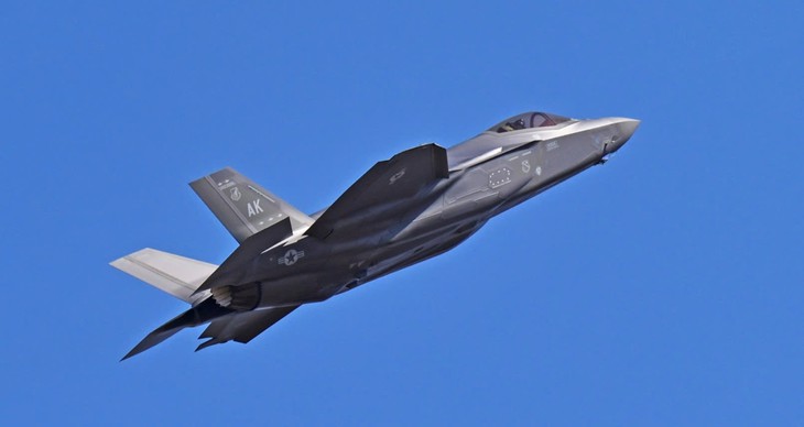 Vì sao Ấn Độ chỉ nhìn mà không được chạm vào tiêm kích F-35 Mỹ? - Ảnh 1.