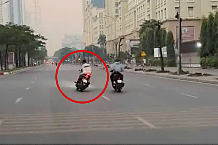 Mượn xe SH lạng lách trên phố Hà Nội, cô gái bị phạt hơn 22 triệu- Ảnh 3.