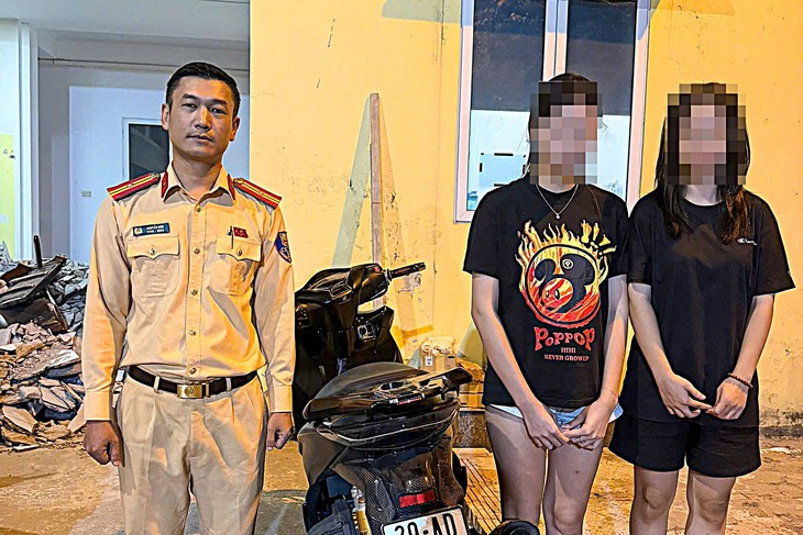 Mượn xe SH lạng lách trên phố Hà Nội, cô gái bị phạt hơn 22 triệu- Ảnh 2.