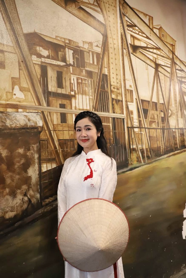Vẻ đẹp trẻ trung của NSND Thu Hà ở tuổi 57: Nét sang trọng và tinh tế - Ảnh 7.