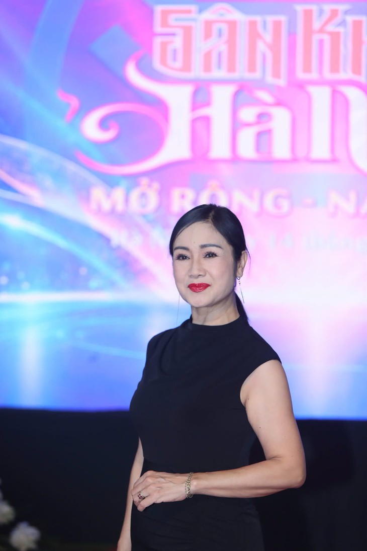 Vẻ đẹp trẻ trung của NSND Thu Hà ở tuổi 57: Nét sang trọng và tinh tế - Ảnh 6.