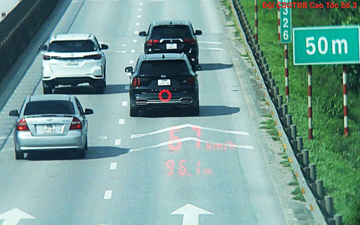 Nam sinh chạy xe 82 km/h, vi phạm 5 lỗi, quay đầu bỏ chạy khi gặp CSGT- Ảnh 1.