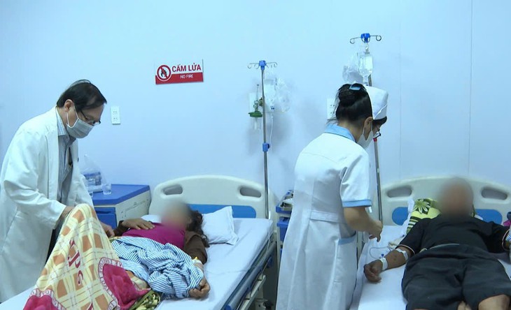 Vụ ngộ độc bánh mì ở Quảng Ngãi, phát hiện Salmonella trong 12 mẫu thực phẩm - Ảnh 1.