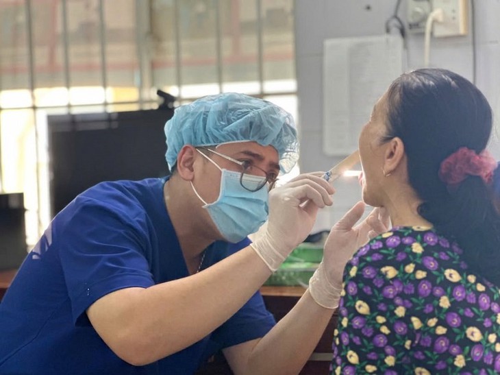 Thói quen gây hôi miệng nhiều người mắc phải- Ảnh 1.