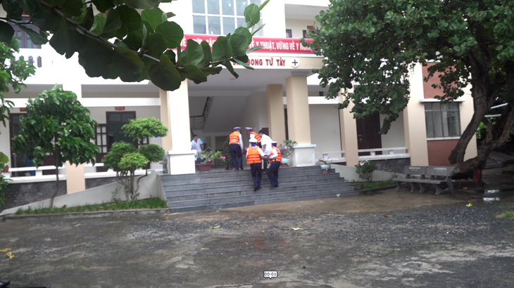 Cứu ngư dân bị rối loạn tiền đình cấp khi đang đánh cá ngoài khơi xa- Ảnh 1.