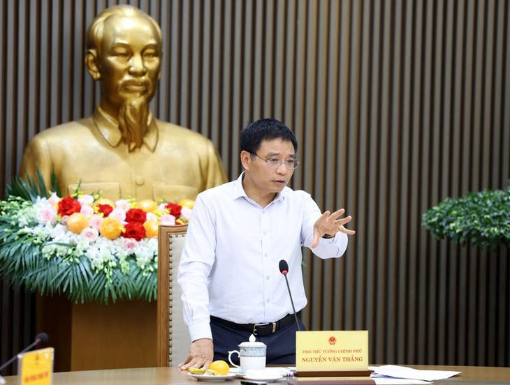 Phó Thủ tướng: Giảm lãi suất cho vay 1,5-2%, xử lý nghiêm ngân hàng không chấp hành- Ảnh 2.